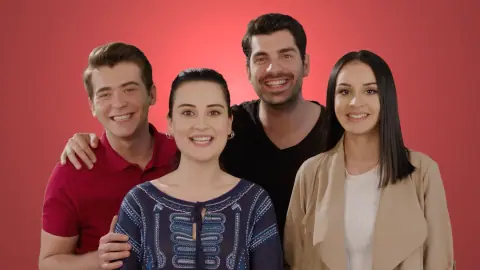 Kaanlar Engelliler Haftası filminden kameraya bakan dört kişinin karesi