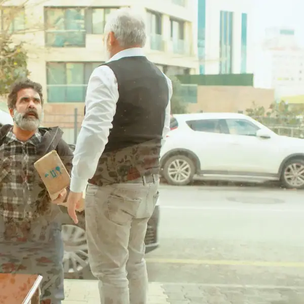 Azlanda Reklam Filmi videosundan bir kare